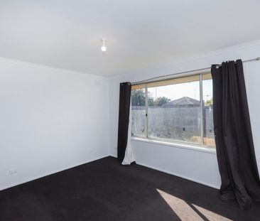 Neat Family Home - Photo 3