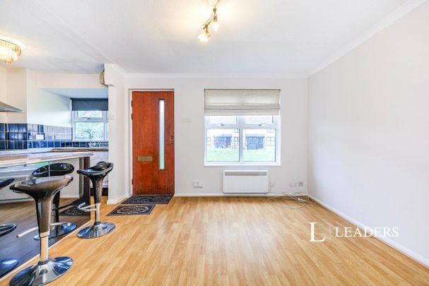 1 bedroom house to rent Rowhurst Avenue, Addlestone, KT15 - Photo 1
