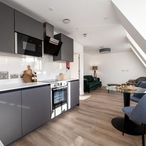 Park Street Room 2 - Photo 2