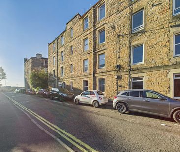 Flat to rent on - Photo 3