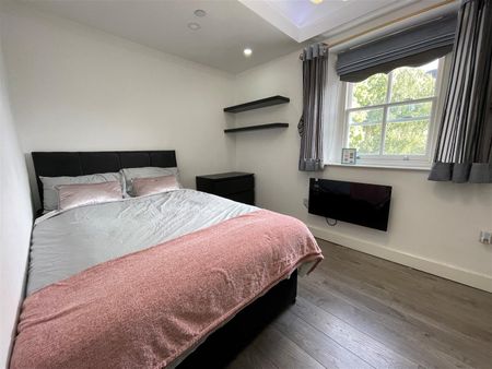 The Parade, Roath, Cardiff - Photo 2