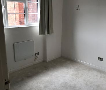 Room in a Shared Flat, Brockwell Court, SW2 - Photo 2