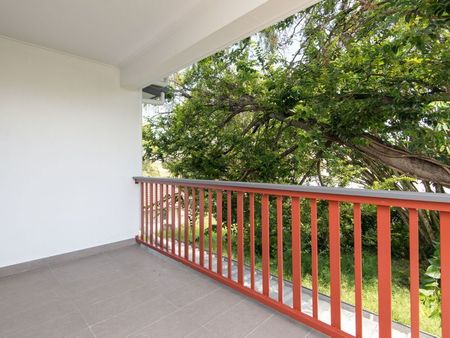 Three Bedroom Tri Level Townhome Ideal Location and Ducted Air Con! - Photo 3