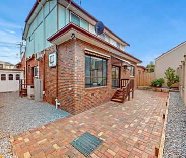 210 Napier Street, Essendon - Photo 2
