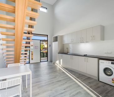 FULLY FURNISHED BEDSIT IN ROOMING HOUSE WITH GAS, ELECTRICITY AND W... - Photo 3