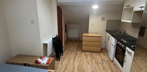 Studio to rent - Photo 2