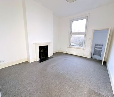 A 1 Bedroom Ground Floor Flat Instruction to Let in Hastings - Photo 6