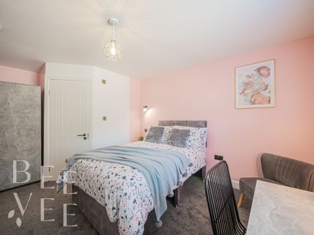 The Glistening And Glossy Property - Photo 3