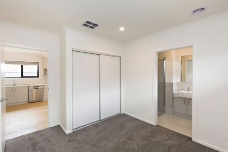 NEAR NEW FOUR BEDROOM HOUSE IN ALFREDTON - Photo 4