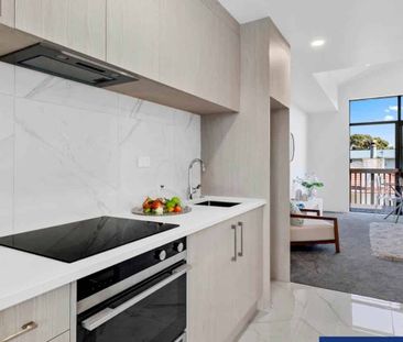 Modern Two-Bedroom Townhouse in Convenient Avo... - Photo 1