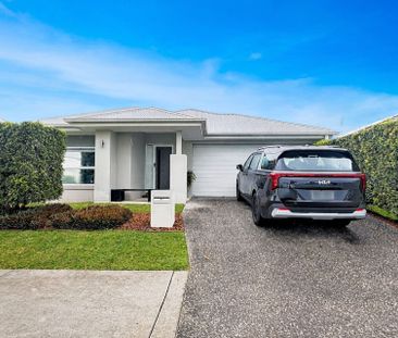 Spacious Family Home in Palmview - Photo 6