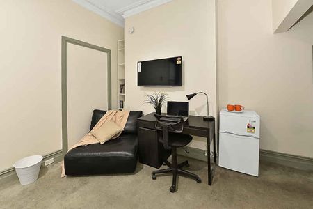 Room 4 (Non Ensuite) - Photo 3