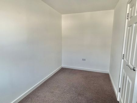 3 bedroom Three Bedroom House to rent - Photo 3