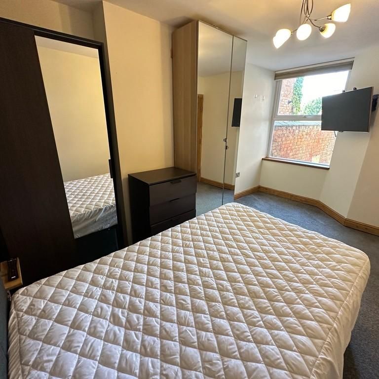 1 bedroom in a house share to rent - Photo 1