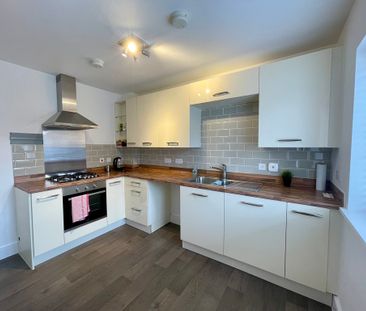 3 bedroom semi-detached to let - Photo 4