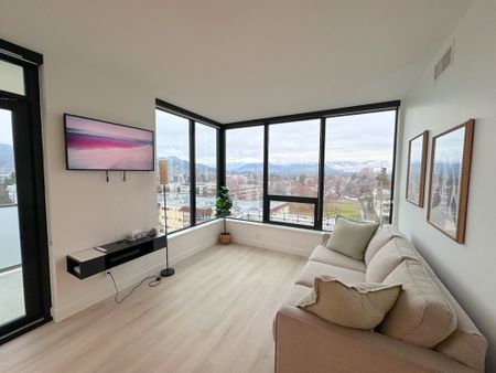 FURNISHED: Brooklyn – 2 bedroom, 2 bath, corner unit - Photo 3