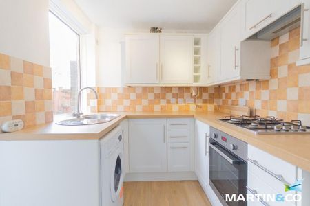 2 bedroom terraced house to rent - Photo 2