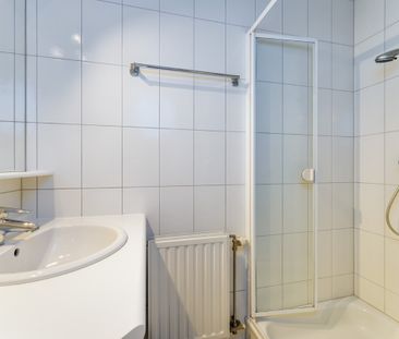 Te huur jaarbasis: Ruim, lichtrijk appartement in het centrum van B... - Photo 5