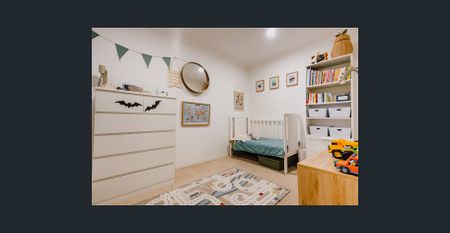 Spacious villa-like home in quiet block - Photo 2