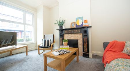 11 Hessle Mount, Hyde Park, Leeds, LS6 1EP - Photo 2