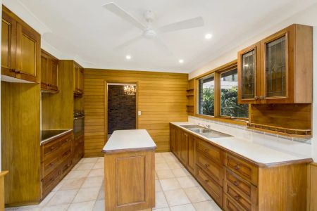 “Classic Gem! Room to Move!” - Photo 3