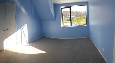 4 Bedroom, 3 Bathroom House - Photo 2