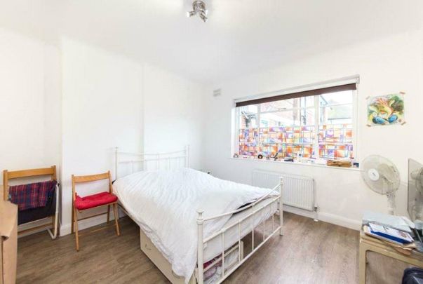 Denison Close, East Finchley, London - Photo 1