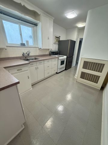 For Lease - 138 Glenwood Crescent, Toronto, Ontario - Photo 2