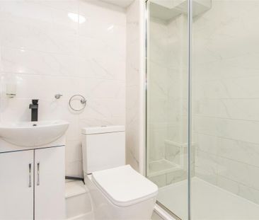 1 bed Flat To Let - Photo 5