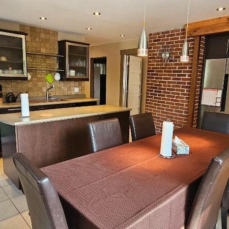 Grand 5 1/2 à louer MEUBLÉ + climatisation et jardin @ long terme - DISPONIBLE - Photo 4