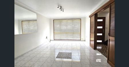 4 BEDROOM BRICK HOUSE - Photo 4