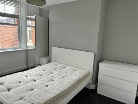 6 bedroom townhouse to rent - Photo 3