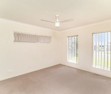 Spacious 4 bedroom home on a large block - Photo 2