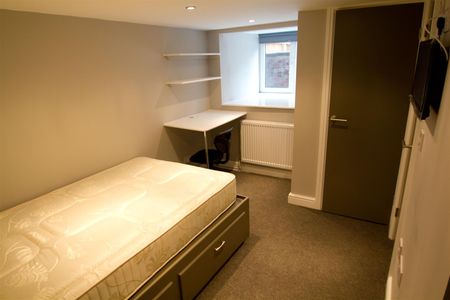 6 bedroom terraced house to rent - Photo 3
