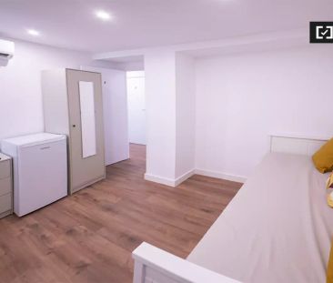 Single Bed in Rooms for rent in 4-bedroom apartment in Camins Al Grau - Photo 4