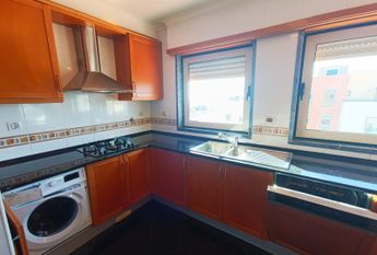 Apartamento T3 com Terraço Privativo para Arrendamento em Nova Queijas