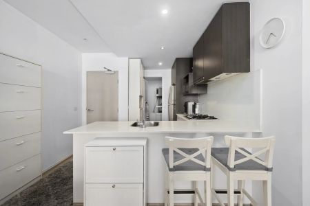 Stylish Apartment on the Edge of Thornbury - Photo 4