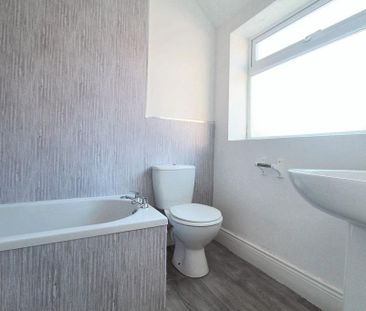 3 bedroom flat to rent - Photo 6