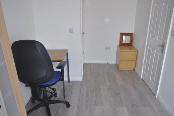 Room in a Shared House, Littleton Road, M7 - Photo 1