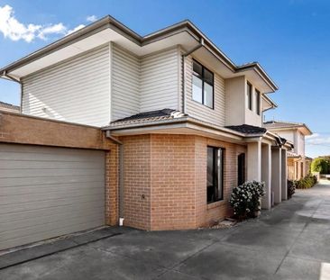 Convenient Townhouse Living - Photo 6