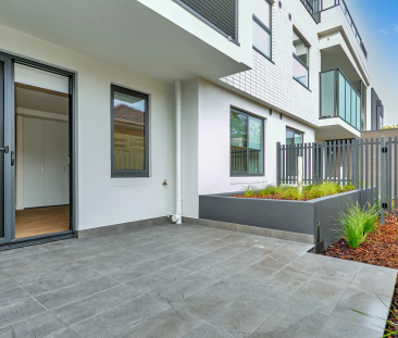 Modern, Sleek & Stylish Apartment! - Photo 3