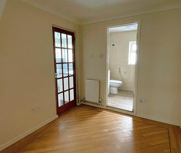 4 bedroom semi-detached house to rent - Photo 5