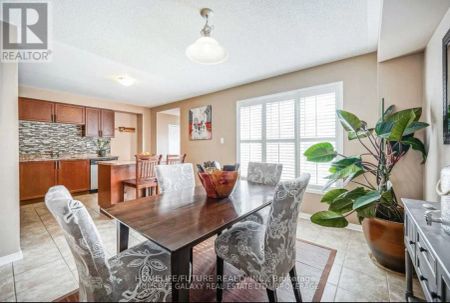 33 WARNFORD CIRCLE - Photo 5