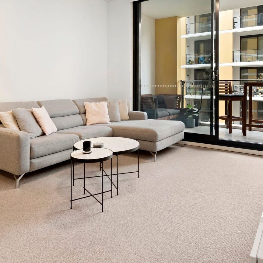 Modern Two-bedroom Apartment in Prime Location! - Photo 1