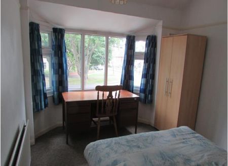3 bedroom semi-detached house to rent - Photo 2