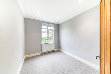 3 bedroom flat to rent - Photo 2