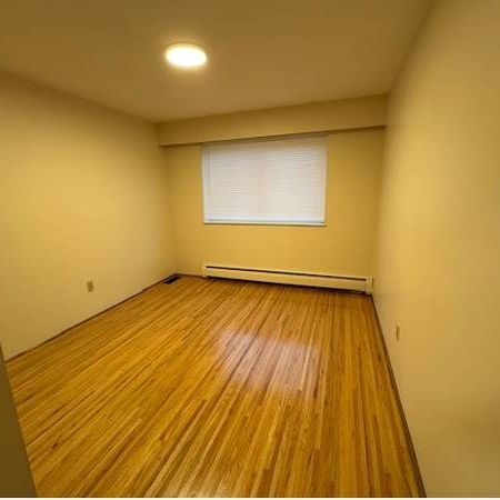 $2,200 / 1 BR w/ 1 Storage Locker - Photo 3