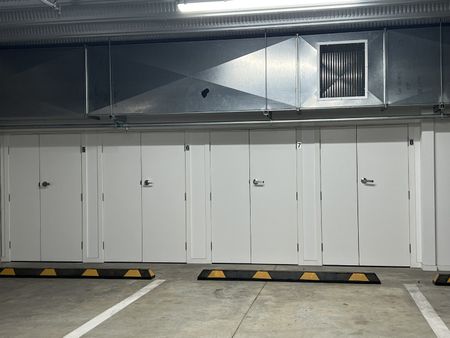 Spacious 3 Bedroom 2 Bathroom in great Location. - Photo 3