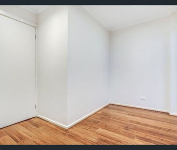 Fantastic opportunity to rent a three storey townhouse! - Photo 4