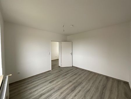 Großzügige geschnittene helle 3-Zimmer-Wohnung mit Balkon! - Foto 4